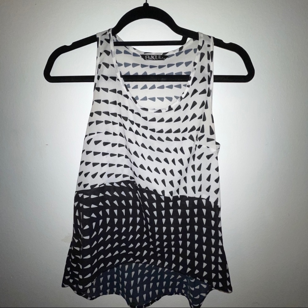White/black pattern blouse